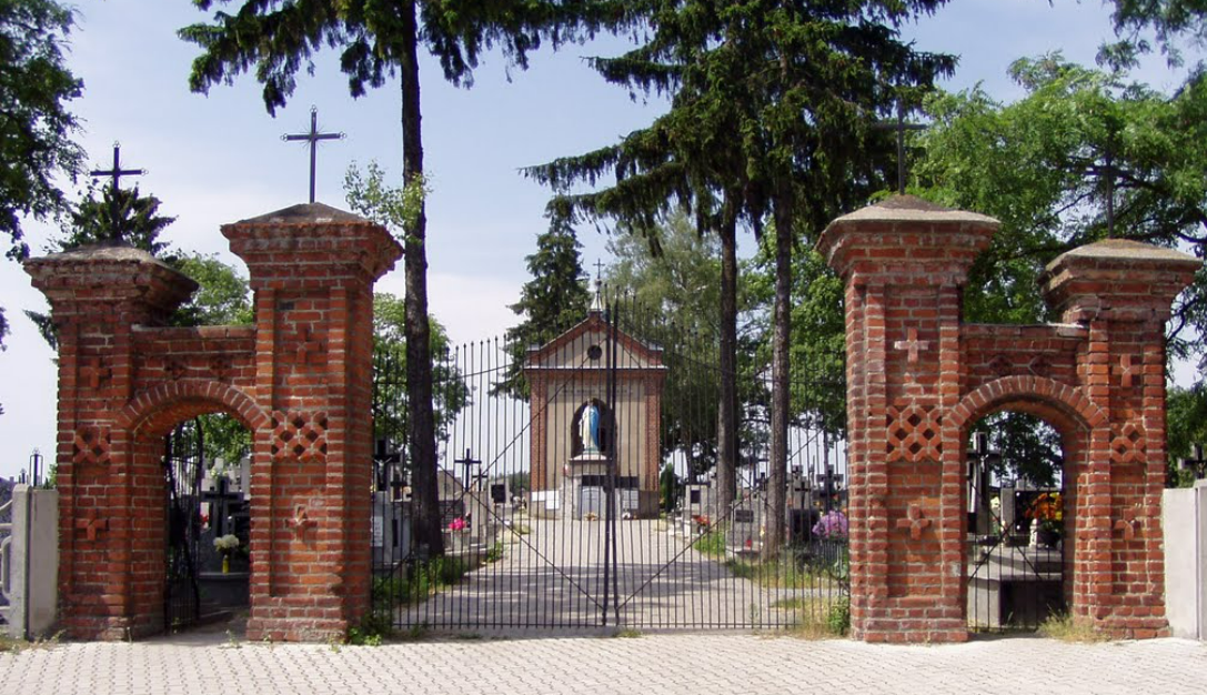 Brama cmentarna Lipowiec Kościelny
