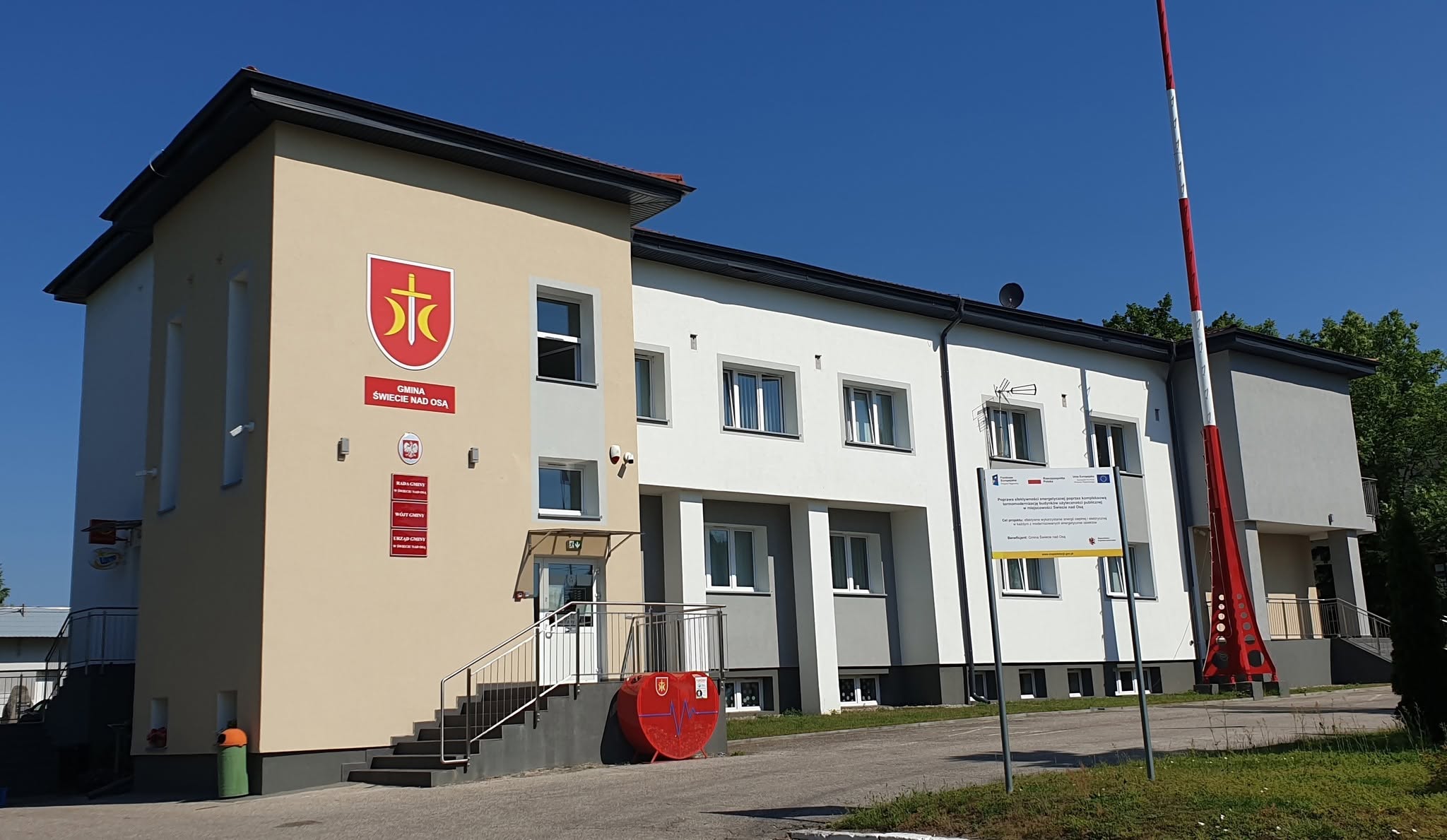 budynek gminy świecie nad osą